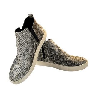 Coconuts by Matisse Womens Snake Print High Top Slip on Sneaker Booties Size 8.5